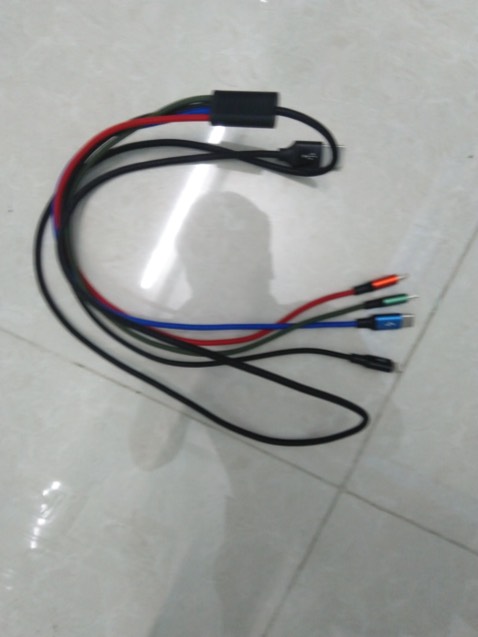 Giao hàng đúng hạn, đóng gói cực kỳ cẩn thận. SP nhìn chắc cắn, có nhiều đầu nên tiện cho sạc nhiều thiết bị rất tiện khi đi công tác hoặc đi du lịch. Tuy nhiên sạc vào chậm không bằng dây theo máy