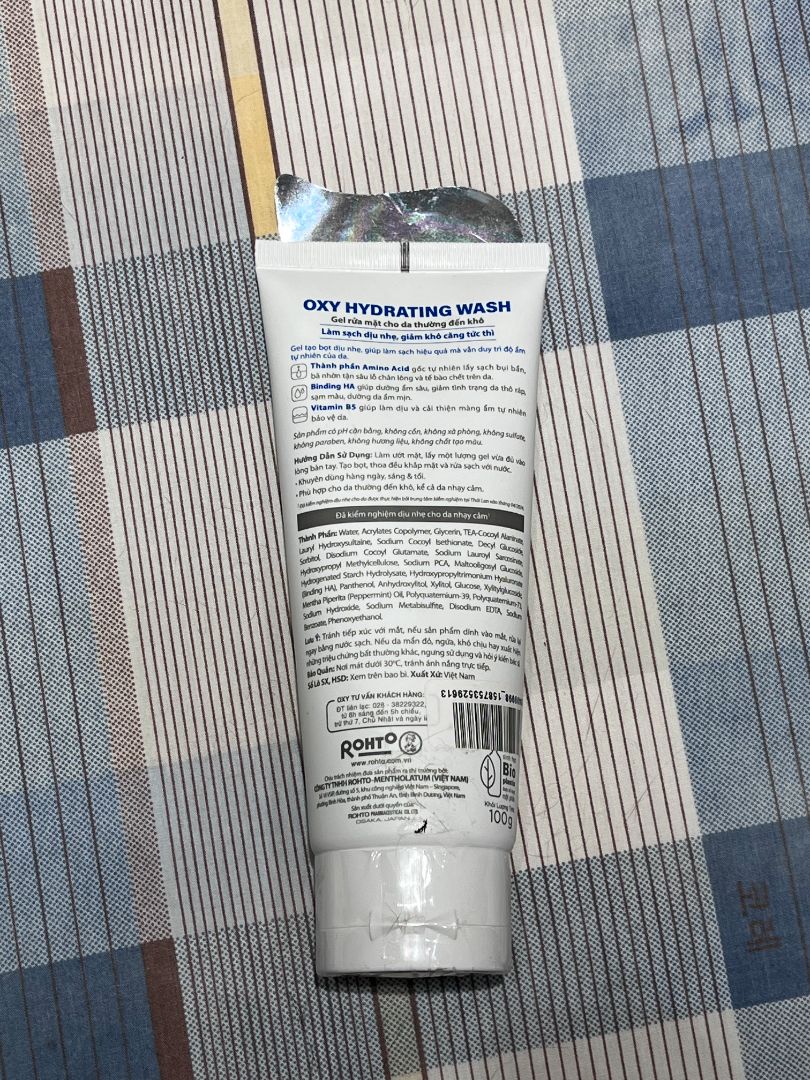 Trước dùng srm của chị mà nay thấy giảm giá nên mua thử, cảm giác sạch hơn mà vẫn ẩm khá ok