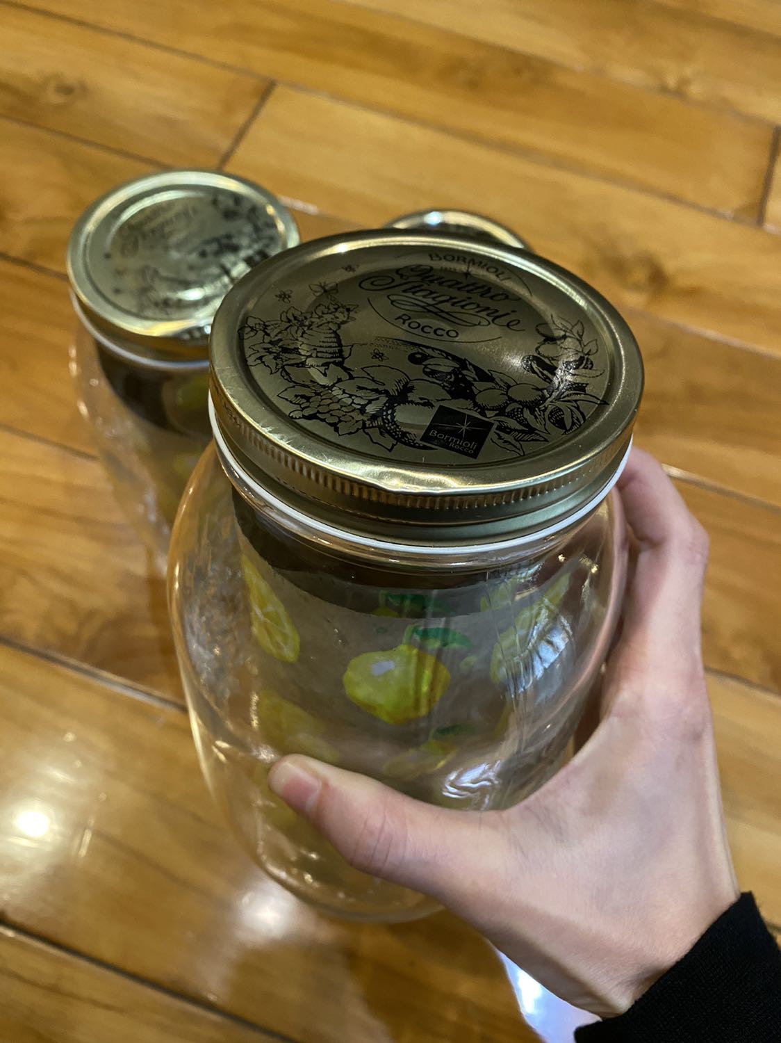 Đã ship đổi hàng, tuy nhiên hàng mới vẫn bị móp nhẹ.