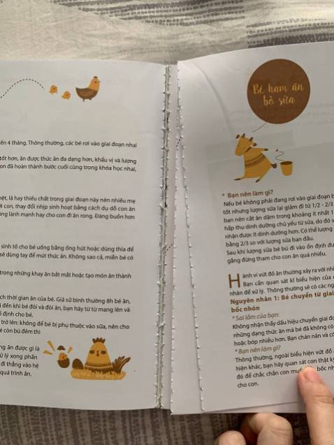 Vừa mở bìa sách đã thấy bị răng cưa (chỗ mình khoanh đen), nghĩ chỉ bìa sách thôi ko sao. Đọc được vài trang thì các trang rớt lả tả, rách hết cả ra như hình mình gửi kèm. Tiki vui lòng đổi lại giúp. Vừa mở bìa sách đã thấy bị răng cưa (chỗ mình khoanh đen), nghĩ chỉ bìa sách thôi ko sao. Đọc được vài trang thì các trang rớt lả tả, rách hết cả ra như hình mình gửi kèm. Tiki vui lòng đổi lại giúp.