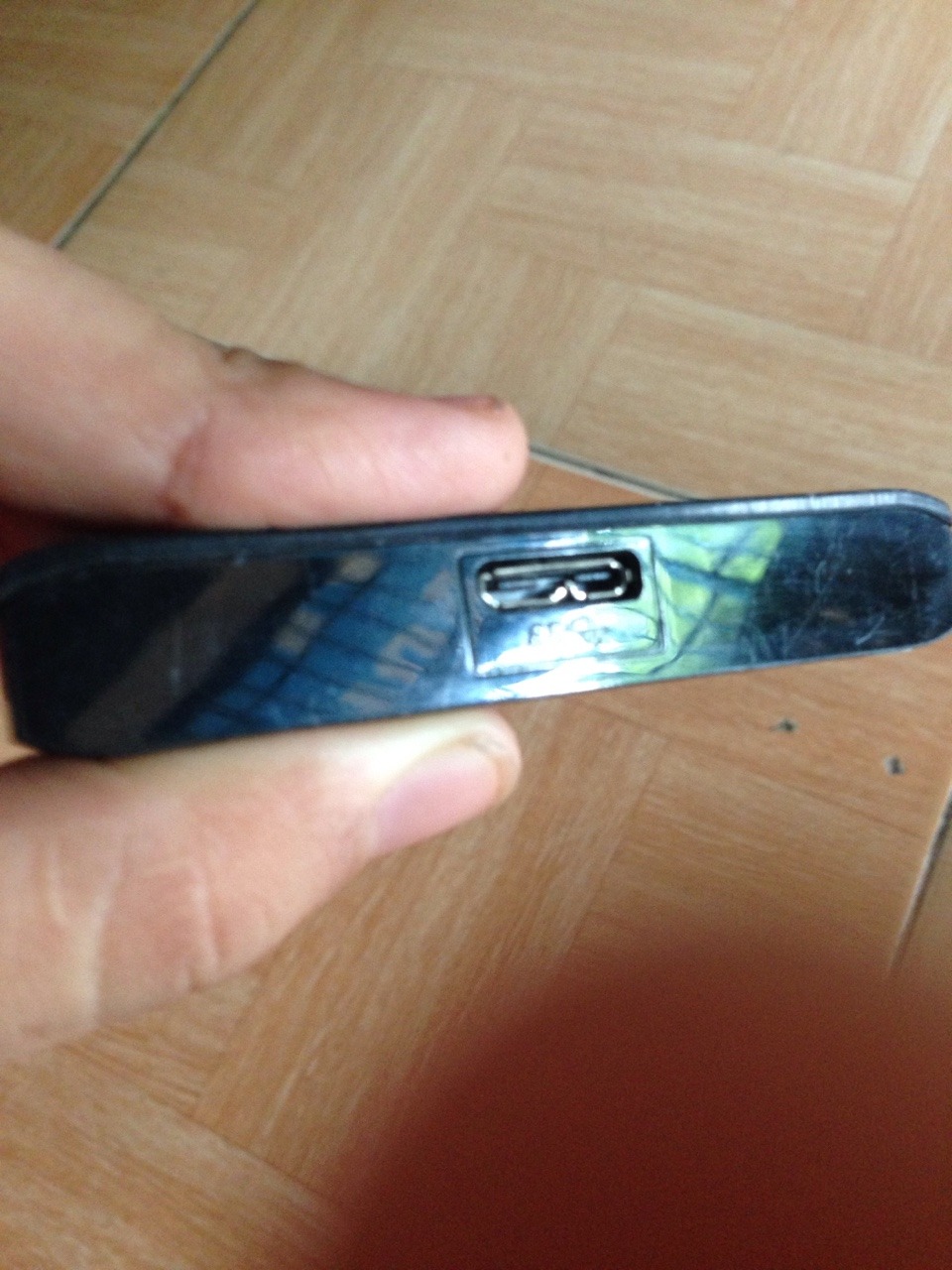 Giao hàng đã qua sử dụng. 
Giao thì được kiểm chứ không được ***.
Nói thật mấy cái này có đáng bao nhiêu mà làm ăn kiểu này.
Yêu cầu nhà bán hàng trung thực tí nha em.
Hết hàng, thì báo hết hàng. Chứ giao hàng ông nào sài rồi gửi cho khách như hàng mới là thiếu trung thực.