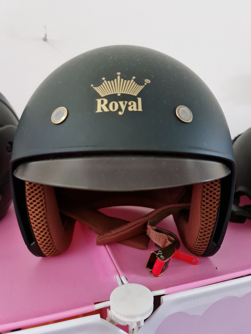 Sản phẩm đúng như mô tả. Tuy mình chọn size lớn nhất nhưng thấy vẫn hơi chật và nhỏ so với đầu mình. Các bạn chú ý chọn size trước khi mua nhé!