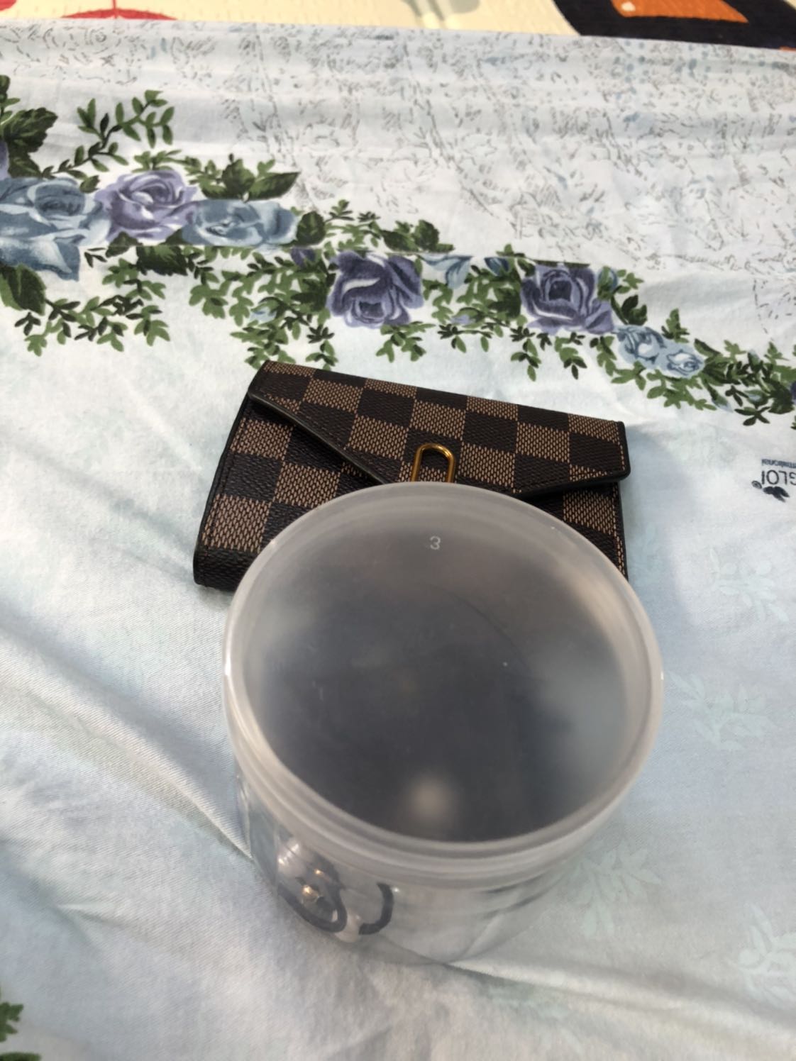 Dây cột tóc dễ thương, mềm mại đủ 12 kiểu,lại có hộp đựng gọn gàng , rất Ok.