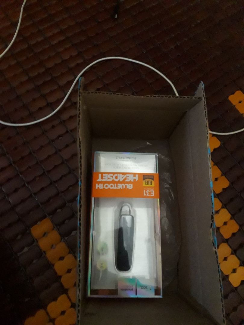 mơi nhận tai nghe nhưng mơ không lên không kết nối đc nay có thê đổi lại giúp đc k shop