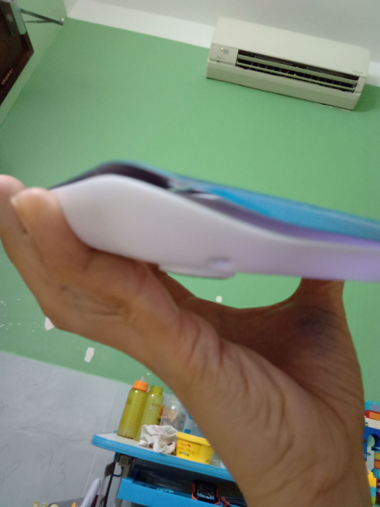 Cần bị hở, dùng đang tạm ổn nhưng mặt cân bụng vênh lên không khít xuống. Cần bị hở, dùng đang tạm ổn nhưng mặt cân bụng vênh lên không khít xuống.