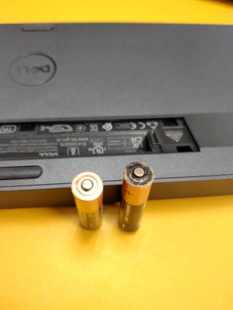 Mọi thứ rất ổn, trừ 1 chuyện: 2 viên pin AAA đã hỏng, nước chảy ướt 1 góc hộp, may mà chưa ảnh hưởng gì đến thiết bị.
Đến thời điểm này thì 2 viên AAA của bộ thứ 2 cũng hết nốt :)