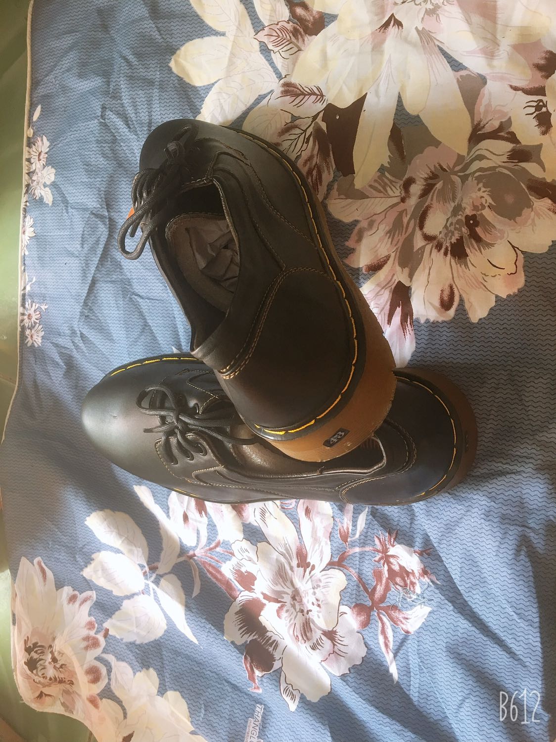 Giày rất đẹp đế giày chắt chắn chạy viền nhìn rất OK rất đáng túi tiền