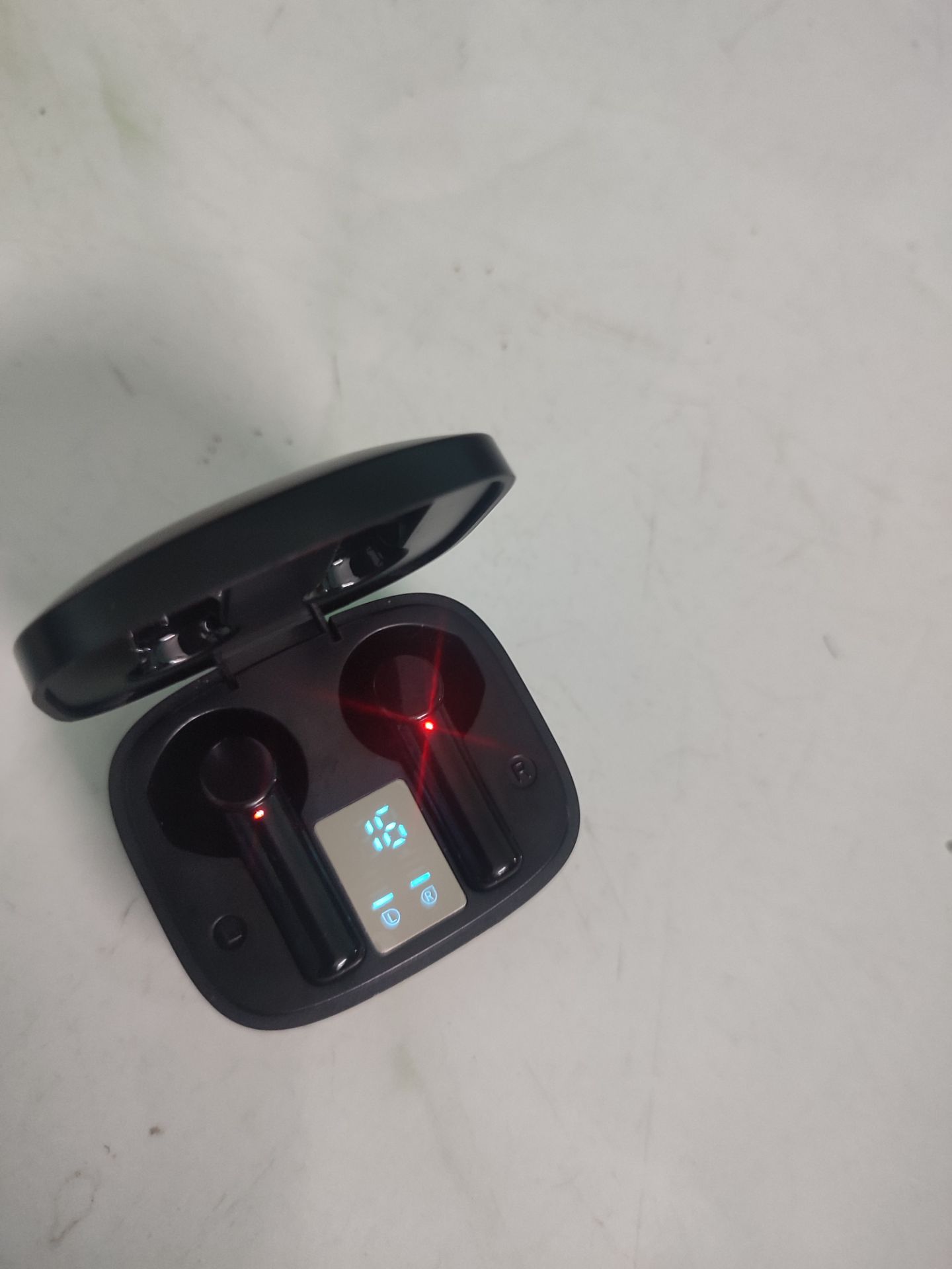 SP có thiết kế, kết nối bluetooth và chất âm tương đối hài lòng với số tiền bỏ ra. Tuy nhiên sử dụng mức âm lượng 50% thì pin chỉ đật gần 60p mà thôi, ko như quảng cáo.