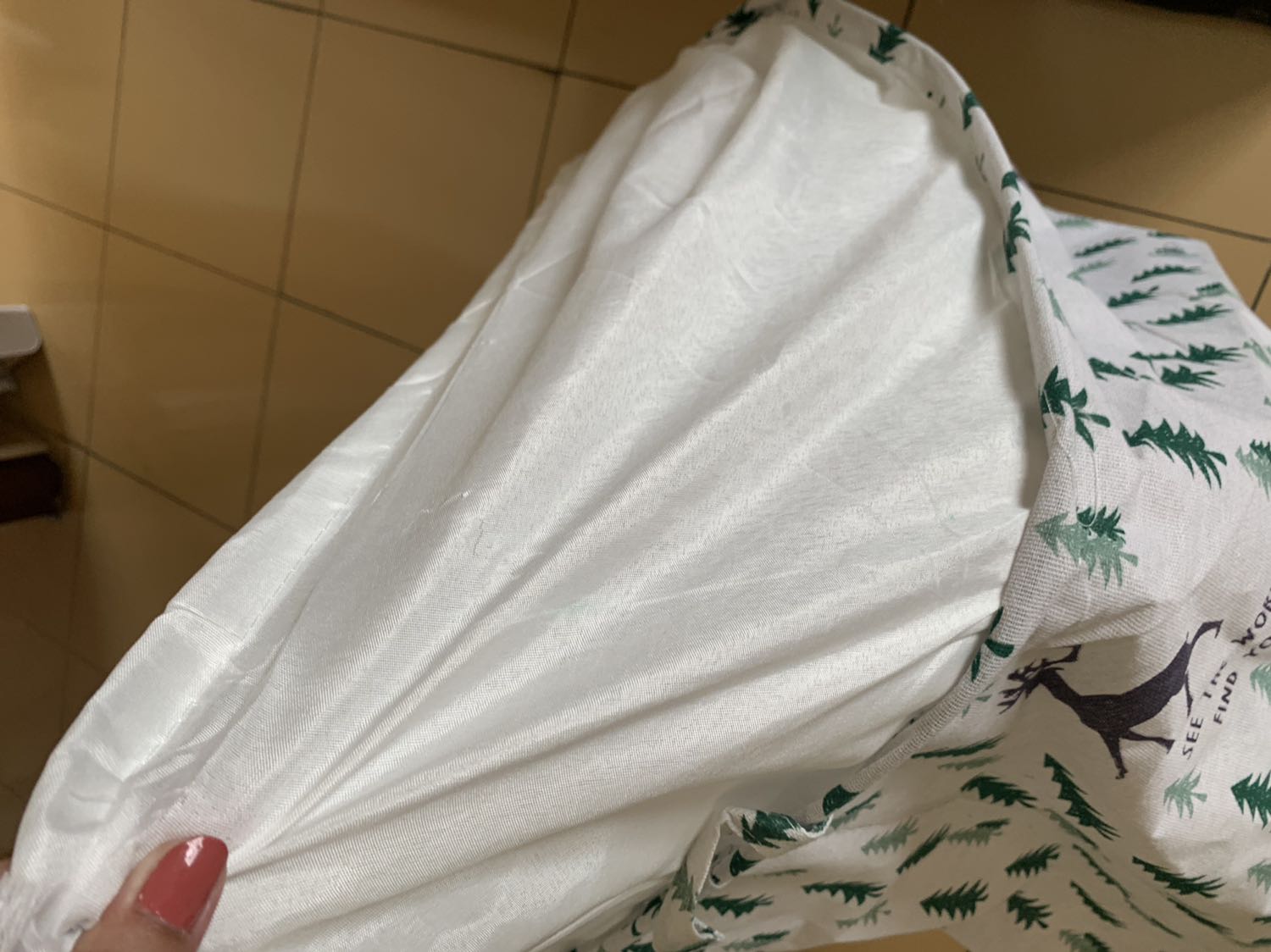 Mô tả loại này giao loại khác, giao sản phẩm loại rẻ tiền trong khi mua loại đắt tiền,, nhờ tiki hỗ trợ đổi lại sản phẩm khổng được hỗ trợ, shop làm ăn *** như vậy có sống đời được không, mong cho shop sạc nghiệp