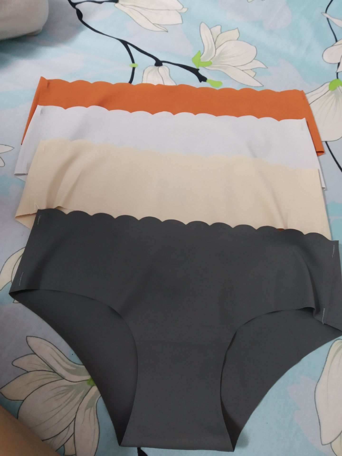 Hàng thì k chê, đúng mẫu mã, rất đẹp có độ co giãn khi mặc, vải rất mát. Ship thì rất dễ thương giao nhanh hơn dự kiến
Có điều bên TiKi cho mình hỏi? sao lại nhiều nhà cung cấp, giá cả chênh nhau quá mà sao mình chọn cung cấp bên Hoàng Gia, mà sao khi nhận hàng viết bài nhận xét cho cung cấp ( dương truc )
Mình bấm vào nhà vận chuyển với nhiều nhà cung cấp coi thì mới thấy giá chênh nhiều, nhiều bình luận đều giống nhau.