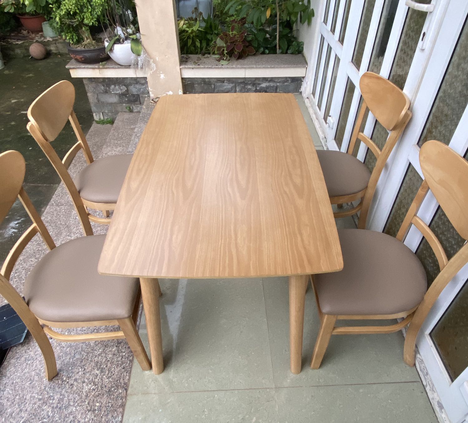 Cực kỳ hài lòng giá hợp lý..
Nhưng người giao hàng nói chuyện không lịch sự kiểu chảnh. Tôi không có thời gian chờ xem hàng , hàng hư gọi Tiki xử lý, ngày tôi giao mấy chục bộ, nếu như trên lầu thì tự mang lên tôi cũng không mang lên cho đâu....