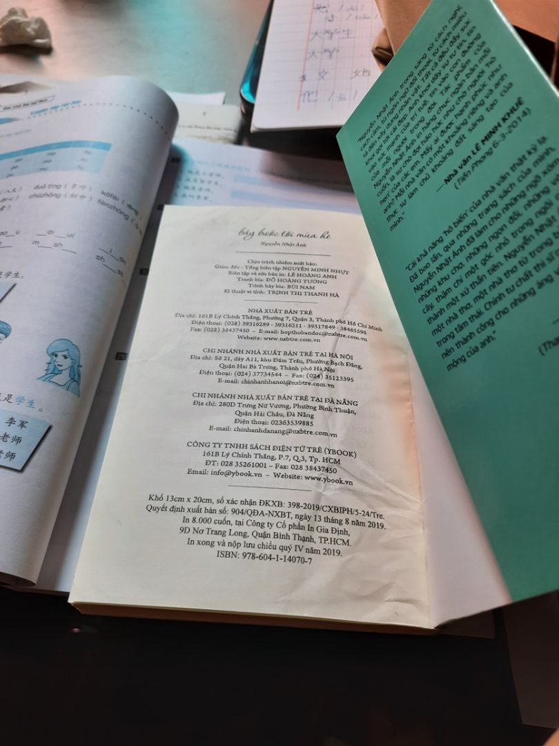 Trước giờ mua sách của tiki đều rất hài lòng, nhưng đến hôm nay nhận hàng lại bị một cuốn sách như thế này. Sách hơi bụi, bìa sách xước, trang đầu tiên bị rách và nhăn nhúm, mở ra bên trong cũng có nhiều trang sách bị nhăn như vậy =((
Mong tiki chú trọng hơn.