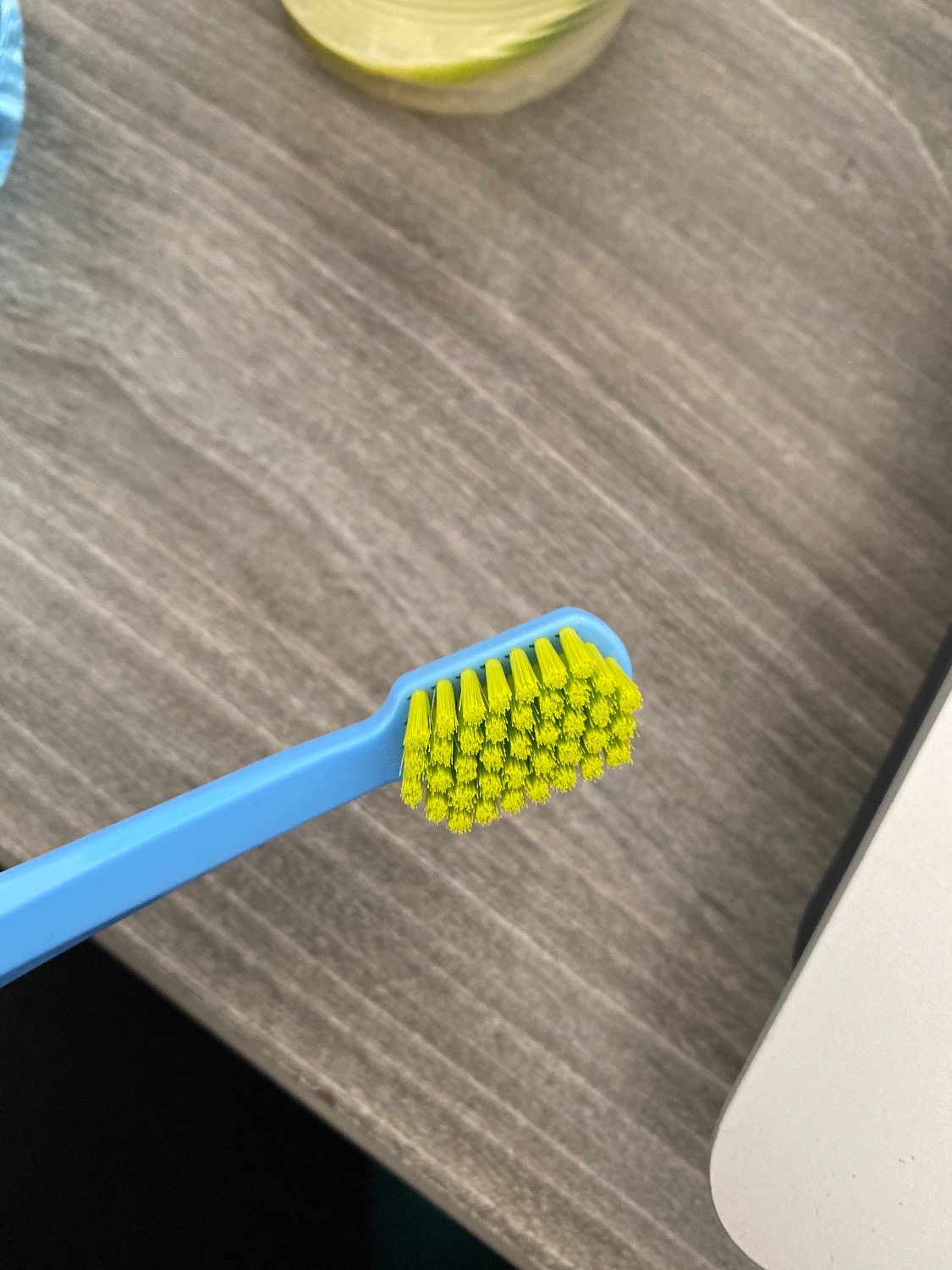 Hàng chính hãng, đóng gói cẩn thận. Giao hàng nhanh mặc dù đặt giao hàng tiêu chuẩn.
Bàn chải sợi lông mềm và dầy đánh sạch, mình dùng bàn chải này được 4 năm rồi chưa bao giờ làm mình thất vọng.
Dùng ghiền không muốn đổi sang loại khác. Hàng chính hãng, đóng gói cẩn thận. Giao hàng nhanh mặc dù đặt giao hàng tiêu chuẩn.
Bàn chải sợi lông mềm và dầy đánh sạch, mình dùng bàn chải này được 4 năm rồi chưa bao giờ làm mình thất vọng.
Dùng ghiền không muốn đổi sang loại khác.