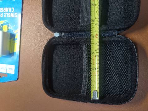 Đựng vừa dây cáp, củ sạc, pin dự phòng hoặc ổ cứng di động. Dây kéo tốt, đường may ok. Màu sắc giống hình, đẹp. Nhẹ, gọn, dễ mang đi.