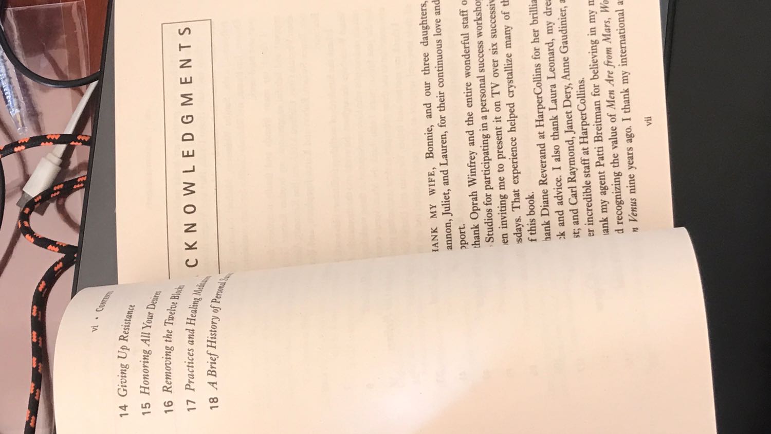 Giấy không được như mong đợi. Nếu giấy chất lượng vầy thì giá của cuốn sách là đắt