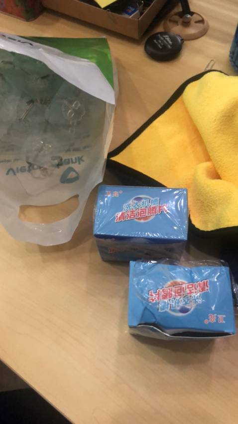 Khăn lau tốt thực sự giá rẻ đẹp  mà khăn còn đẹp hơn cả khăn rửa mặt của mình. chim ưng vô cùng.mịn, lau bám bụi nên lau 1 lượt là bám hết chất bẩn à!!