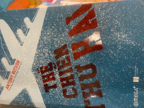 Thông tin về các sự kiện hầu hết bị bóp méo. Bản chất không bộc lộ như các cuốn lịch sử vốn có.
Cảm xúc của tác đầy hằn học nhất là với LB Xô Viết. Điều tối kỵ của các sử gia.
Các cuộc đám phán không xâm lược giữa Khối chuâ âu với Đức là "tìm kiếm hòa bình và sự toàn vẹn quốc gia" còn hiệp ước không xâm lược Xô Đức thì bị tác giả này cho rằng: "phân chia lãnh thổ, tìm kiếm lợi ích quốc gia - xâm hại quốc gia khác"
Các bạn cần cân nhắc mua cuốn này nếu mong muốn thực sự là 1 sách về lịch sử thế chiến hai
Khâu kiểm duyệt rất nhiều sạn
Thẳng luôn là phí tiền