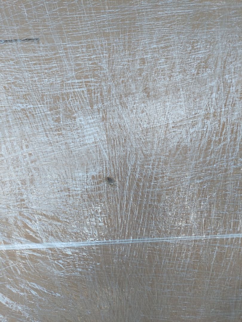 vừa nhận đc hàng đã thấy một cái lỗ ngay giữa thùng rồi - - vừa nhận đc hàng đã thấy một cái lỗ ngay giữa thùng rồi - -