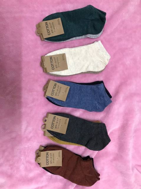 Tất đầy đủ tem mác như hàng đăng, điểm cộng cho hàng đúng mô tả.
Đóng gói cẩn thận. 
Tất chất vải mềm mịn, dầy. Đi mùa đông hay mùa hè cũng đều ok.