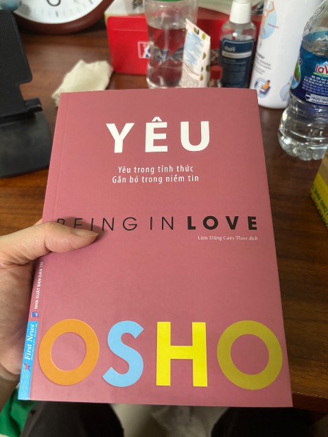 Giao hàng nhanh chóng. Uy tín của tiki là số 1 đối với mình. Thấy nhiều người đánh giá nội dung sách hay, mình rước em ấy vào tủ sách ngay. Chữ in rõ ràng, sách còn thơm mùi sách mới.