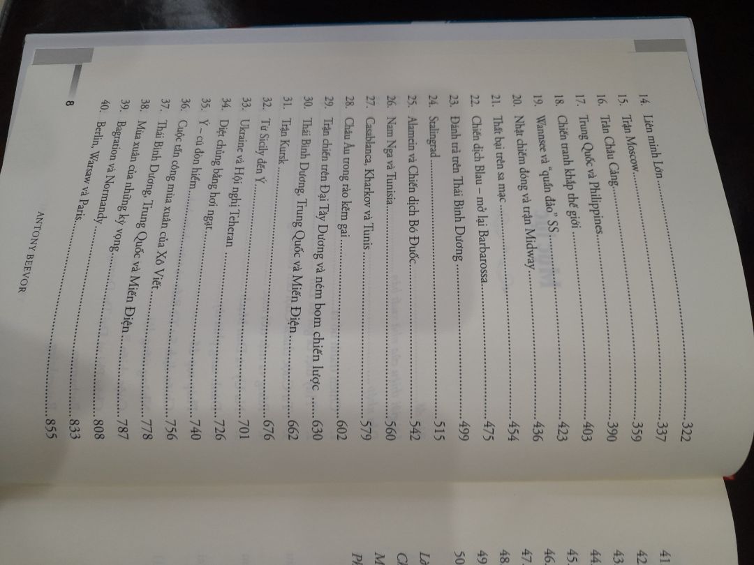 Đã nhận được sách nguyên vẹn, còn màng co bọc ngoài. Sách dày gần 1200 trang của Antony Beevor. Tôi đã đọc và rất thích cuốn "Stalingrad, cuộc chiến định mệnh" của tác giả này. Tôi hy vọng cuốn sách "Thế chiến thứ hai" này cũng đầy ắp tư liệu và cuốn hút như vậy.