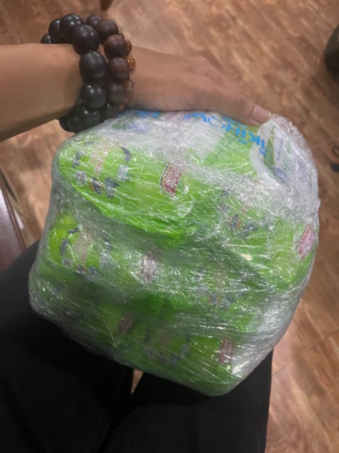 Mua ngay đợt Tiki giảm giá một lốc 6 túi Khăn ướt như vầy thì còn cần chừ gì mà không mua… Túi Khăn ướt dành cho Trẻ em nên chất khăn và dung dịch bên trong phải lành tính cho da rồi… Sẽ ủng hộ tiếp khi dùng hết đợt này.