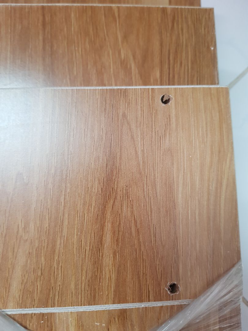 những mảnh này sai rồi, 2 mảnh nhỏ này ghép sao cho được như hình mẫu? Còn 5 mảnh lớn này thì chỉ có 2 mảnh được khoét lỗ trên thân tấm còn 3 mảnh kia chỉ có lỗ được khoét ở cạnh ngắn thôi. so với giá mấy chục nghìn thì tạm ổn nhưng vấn đề là bây giờ ghép lắp như nào shop?