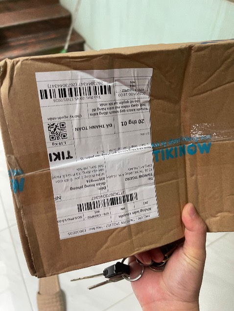 Chưa đọc nên chưa nhận xét review được. Khi nào đọc xong mình sẽ quay lại review sau. Đánh giá ship quăng quật sách như này chịu luôn. Dù Tiki bọc kỹ nhưng vẫn có chút ảnh hưởng :)