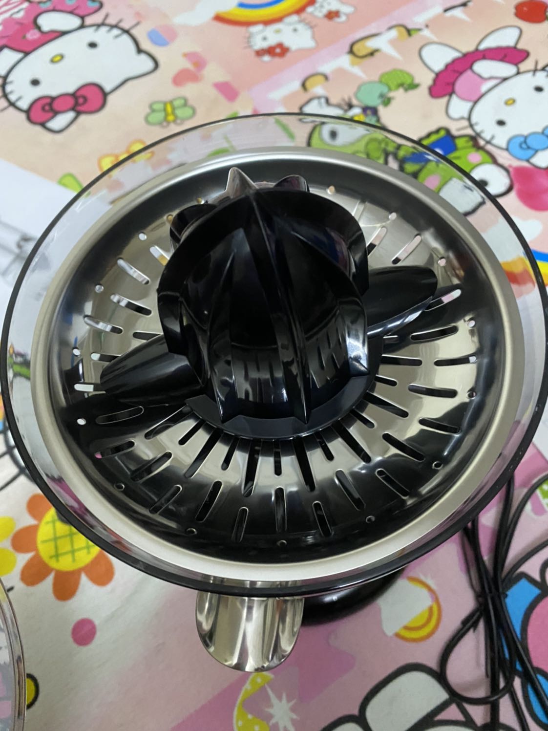 Hàng chính hãng, tiki giao nhanh, giá tốt hơn giá thị trường mình check được!
Tốc độ vắt khá khoẻ, dụng cụ tháo lắp và vệ ainh khá đơn giản! Hãng Sharp thì khá yên tâm rồi ?