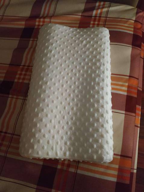 Nằm thử rất êm, sướng lắm cả nhà ạ! Trải nghiệm là thấy hào hứng đấy, giá thì rẻ mà nằm khá thoải mái, độ đàn hồi 4 chiều rất tốt, ai nằm cũng ok, rất hợp mua cho bme, gối đầu cho các cụ dễ ngủ! tôi thích màu trắng, mà màu xanh dương hoặc màu hồng cũng rất đẹp! Sản phẩm nói chung là ưng ý! 
góp ý 1 chút sản phẩm hơi mùi nhựa cao su 1 chút, phải cởi bỏ cái áo gối đi giặt, để lõi 1 lúc bên ngoài thì hết, nói chung không đánh kể!
Shipper đợt này giao hơi lâu! Nhưng tôi vẫn cho 5 sao, vì đánh giá sp chứ không đánh giá dịch vụ của Tiki! ủng hộ shop