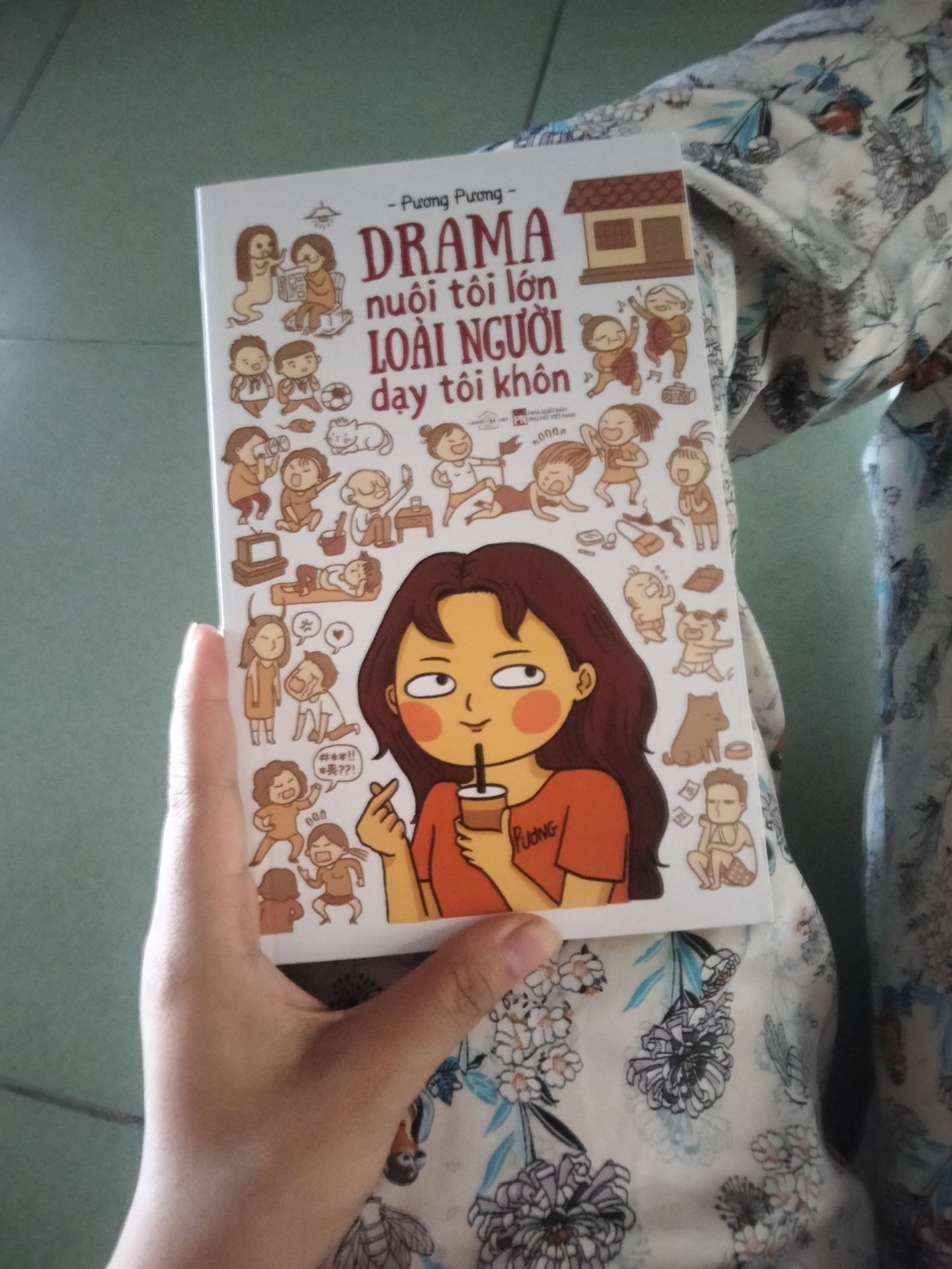 giao hàng đúng ngày 
Tiki dạo này minh thấy làm hẳn hoi rồi, đóng gói cẩn thận, ship vừa tầm, sách cũng vuông vắn. nhưng vẫn bị bẩn xíu và góc sách thì ko được nếp cho lắm . 
mk tưởng quyển này hài hước nhây nhây. nhưng nó như kiểu tản văn , có hài nhưng ko nhiều. cá nhân mk thấy vậy giao hàng đúng ngày 
Tiki dạo này minh thấy làm hẳn hoi rồi, đóng gói cẩn thận, ship vừa tầm, sách cũng vuông vắn. nhưng vẫn bị bẩn xíu và góc sách thì ko được nếp cho lắm . 
mk tưởng quyển này hài hước nhây nhây. nhưng nó như kiểu tản văn , có hài nhưng ko nhiều. cá nhân mk thấy vậy