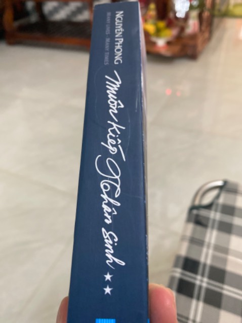 Giao hàng nhanh nhưng sách lại bị xước rất nhiều ở mặt sau, mặt trên bị hằn dấu rất sâu, sách bị dơ một vài chỗ nhưng không đáng kể. Thường xuyên tin tưởng mua sách ở tiki nhưng lần này thật sự thất vọng.