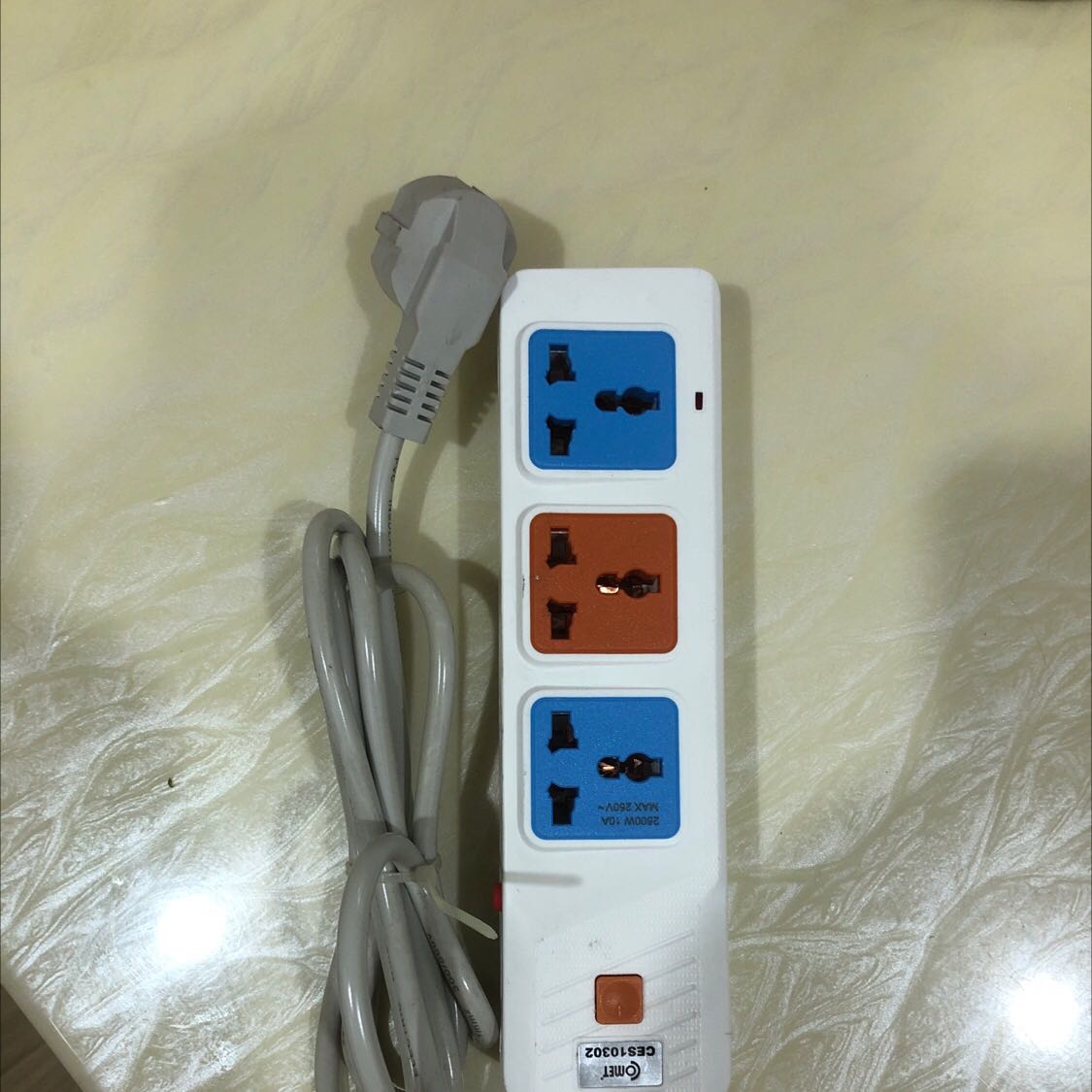 Ổ cắm lỗi chập chờn không có điện. Hàng kém chất lượng. Đề nghị trả hàng.