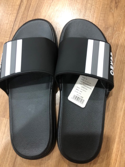 Giao hàng nhanh, dép đúc cao, độ êm tạm được. Tuy nhiên hơi nặng