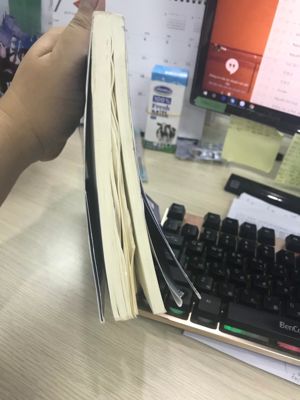 Sách mình chưa đọc hết nội dung nhưng thấy có nhiều thông tin hữu ích..Điều làm mình thất vọng là đóng gói sách..Khi mình nhận đc sách bị nhăn bên trong, kiểu như bị ướt..(Hình bên dưới )