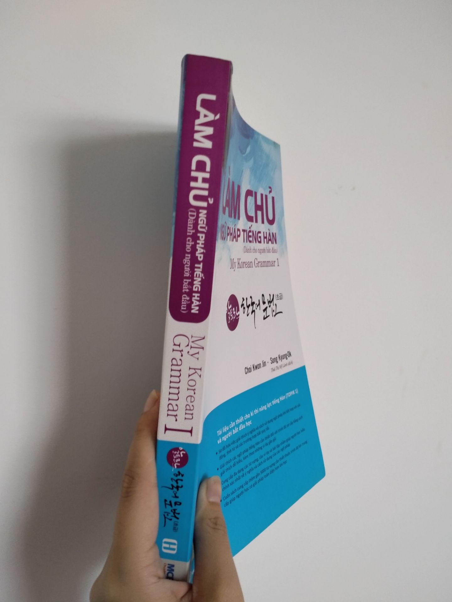 sách to cực, in rõ nét, mình thấy có nhiều cấu trúc đa dạng và hay sử dụng trong đời sống ng Hàn. mọi ng có thể mua tham khảo