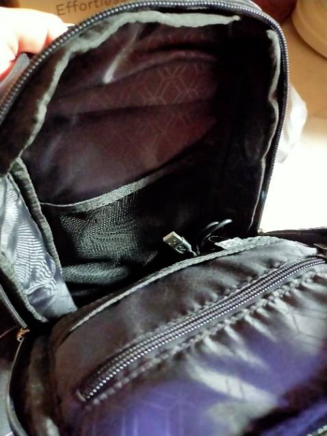 Sản phẩm đẹp hết chỗ nói, đựng được nhiều đồ, đáng giá tiền. Vừa tiện lợi, cất được đống dây rựa rườm rà……………………..❤️❤️❤️