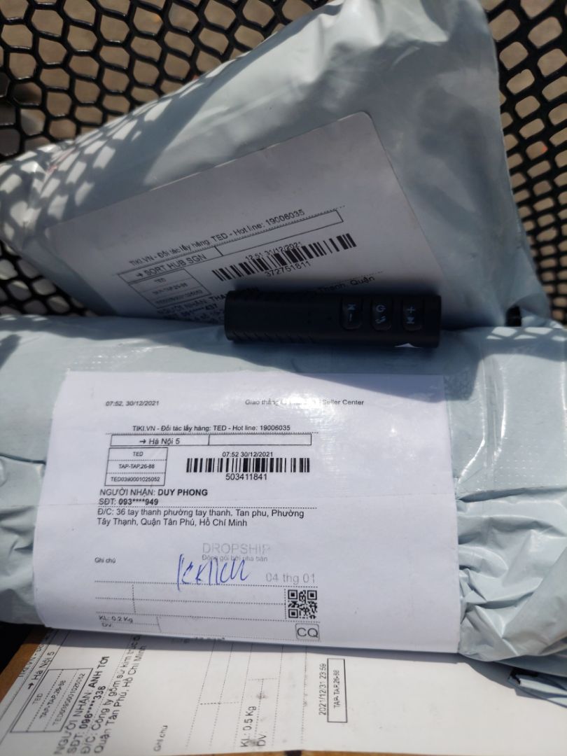 nhờ Shop đổi sản phẩm khác. sản phẩm lỗi. sạc trực tiếp không được. sạc đầy pin để không. không sài. thì 5phút tự hết pin