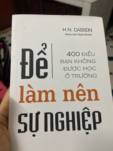 Shop giao sách dính bụi, sách cũ cho mình hay sao í ::((