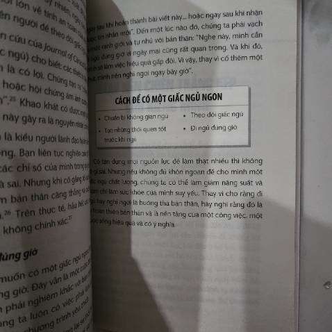 Cân bằng công việc và cuộc sống không phải là chuyện hoang đường, nhưng khối lượng công việc và những kỳ vọng không hợp lý sẽ khiến nó trở nên bất khả thi. Tầm nhìn của những người nhiều hoài bão luôn vượt xa khỏi nguồn lực của họ. Và điều khác biệt lớn nhất giữa các nhà lãnh đạo hiệu quả với những người chỉ huy đơn thuần là sự khôn ngoan. Họ biết có thể yêu cầu người của mình làm việc ở mức độ nào, nên đánh giá cũng như đầu tư vào nhân viên ra sao. Hãy nhớ rằng, cuộc sống của nhân viên không phải là thẻ tín dụng để phục vụ những kế hoạch đầy tham vọng của lãnh đạo.
