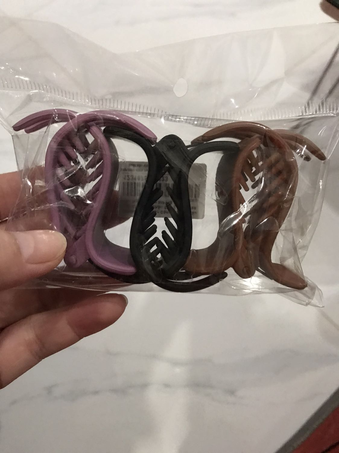 Kẹp cũng ok nhưng màu ko dc yêu thích lắm. A shipper giao hàng thì hơi cục súc Kẹp cũng ok nhưng màu ko dc yêu thích lắm. A shipper giao hàng thì hơi cục súc