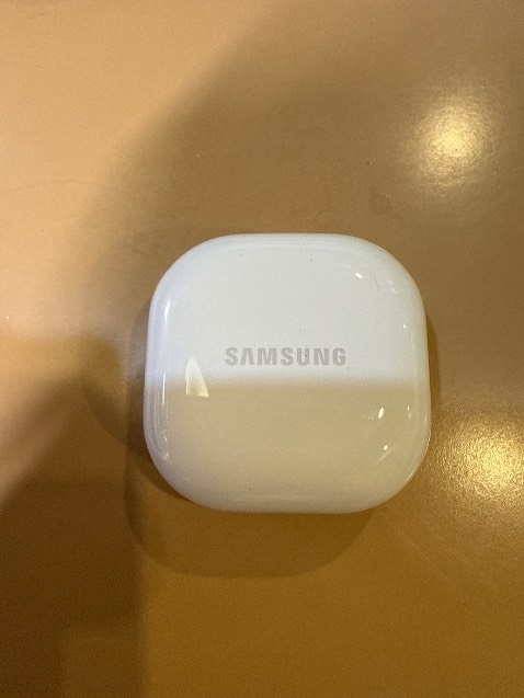 Tai nghe mua về xài ko được, ko tự kết nối bluetooth, bây giờ phải đi tìm chỗ sửa! Quá tệ!