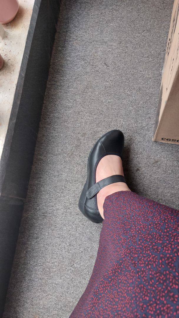 Giày mềm, nhìn rất gọn chân. Giá sau khi áp mã giảm cũng rất hợp lý