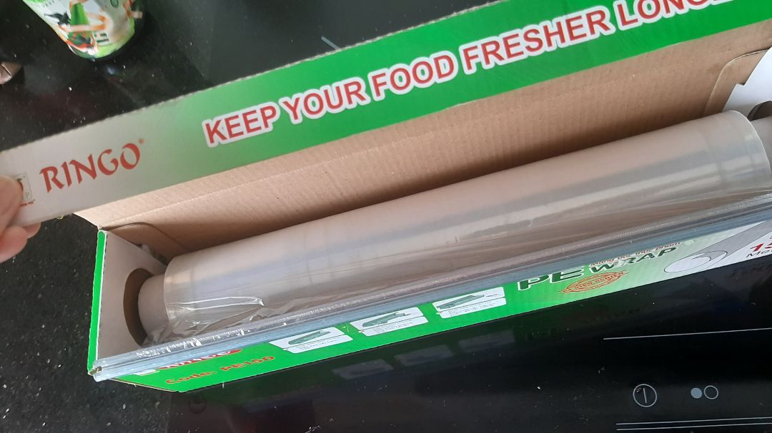 lưỡi dao không được bắn nên cắt hơi khó