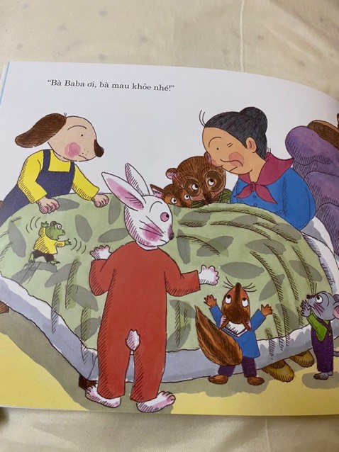 con tớ thích ehon lắm, nên cho con tiếp xúc với sách sớm mẹ ạ