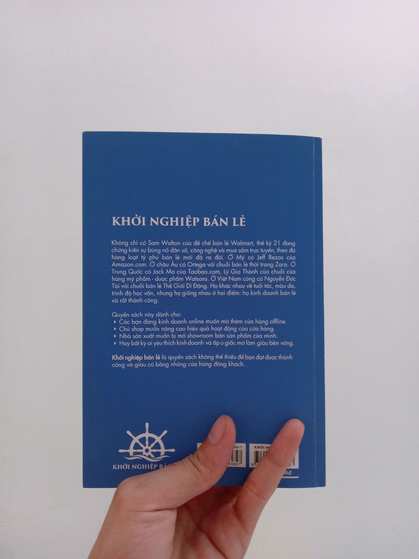 Trong một lần tìm hiểu về kinh doanh bán hàng trên youtube, mình tình cờ thấy được clip chia sẻ về quyển sách "Khởi Nghiệp Bán Lẻ" của kênh VIETSUCCESS. Khi xem xong mình đã ấn tượng về nội dung của quyển sách, nên đã đặc mua về đọc. Sau khi đã đọc xong mình được học hỏi rất nhiều trong việc: lên ý tưởng kinh doanh, chọn lựa sản phẩm+đối tác, kêu gọi vốn, cách thức vận hành và phát triển như thế nào. Qua những câu chuyện thực tế và chia sẻ chi tiết từ Tác Giả, mình rút ra được các kinh nghiệm quý giá cho bản thân trong hành trình phía trước. Nếu Bạn đang muốn khởi nghiệp kinh doanh, trước tiên hãy đọc quyển sách này. Cảm ơn Tác Giả! 😊