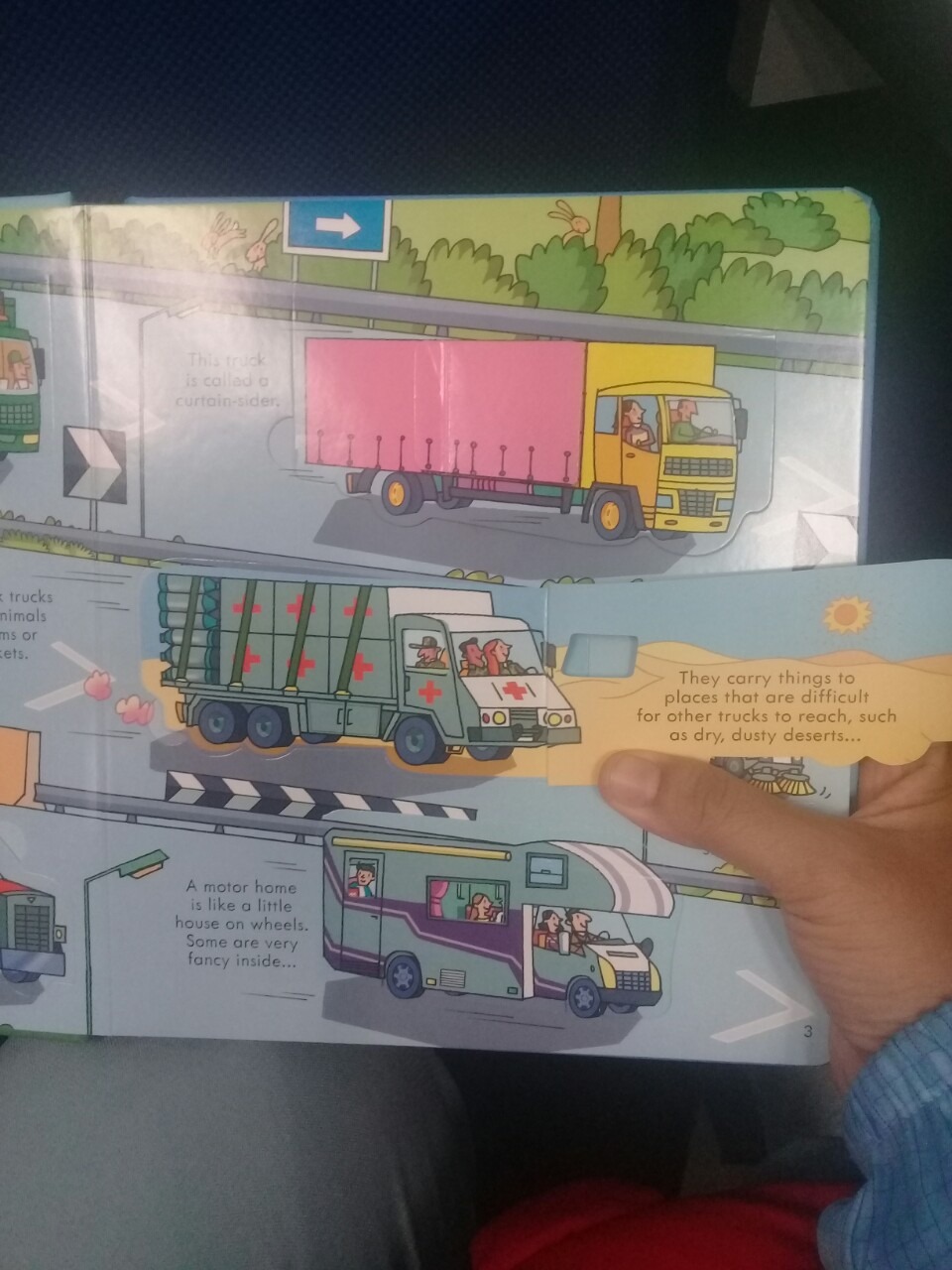 Quyển này khổ vừa, ko lớn như quyển Question and Answer nhưng nội dung khá thú vị cho bé từ 3 tuổi bắt đầu tuổi khám phá
Bìa sách dày , trang sách cứng. Tiền nào của đó nha các mẹ