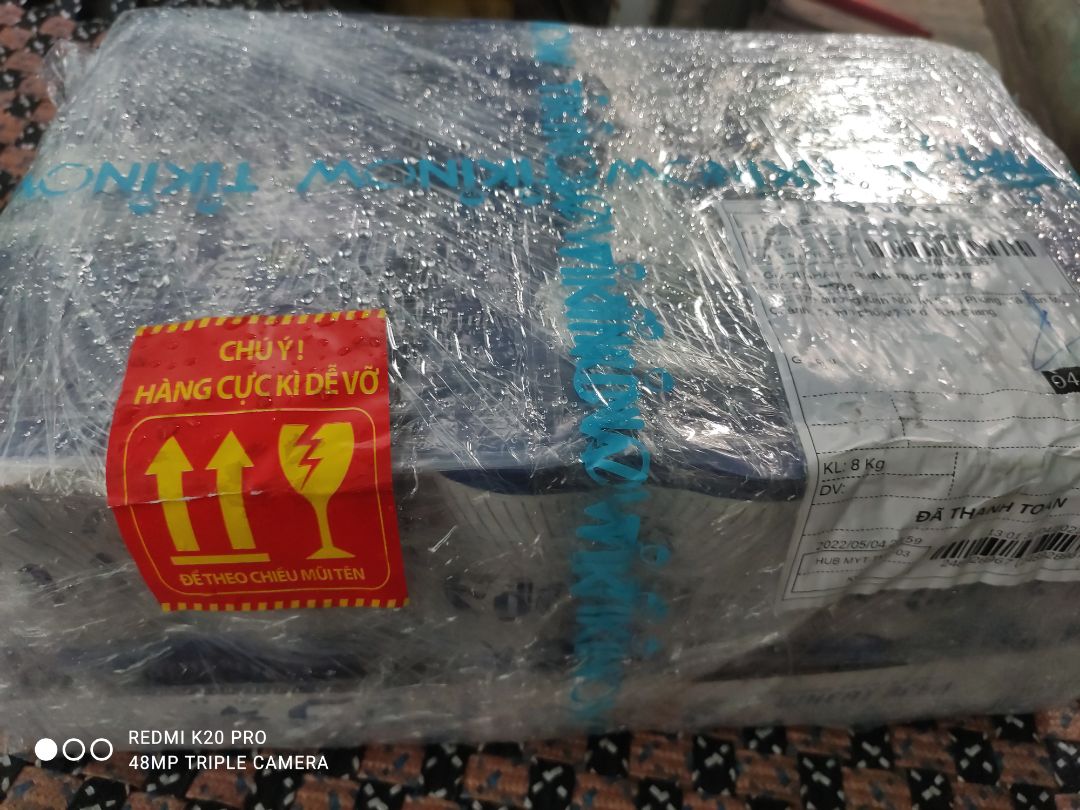 giao hàng nhanh dù trời mưa gió.Đặt hàng 30/4 là 1/5 đã nhận được rồi. Mua lúc đang sale. đây là lần mua thứ 3 của bia này rồi. Bia ngon giá hời hơn hoegaarden trắng . ai gu bia tuyết thì đây là sự lựa chọn khá tốt.