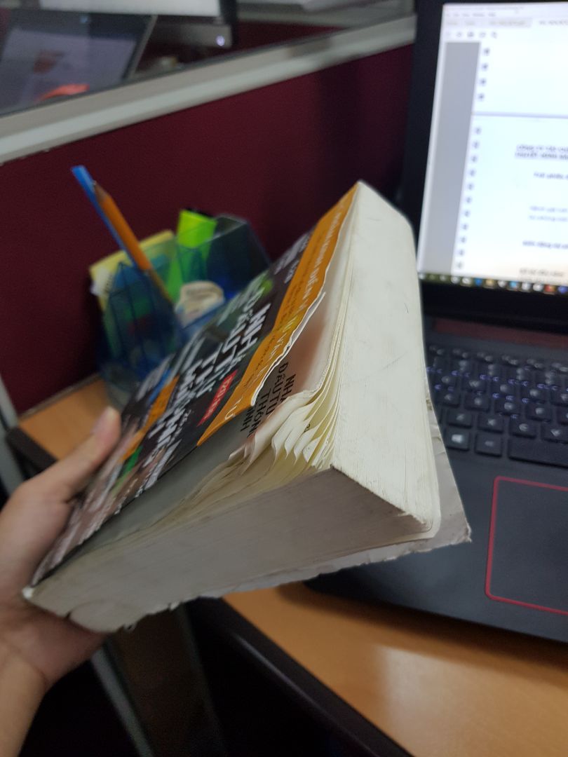 mở hộp ra sửng sốt ko tin nổi đây là sách của tiki giao. ra hàng sách cũ cũng không kiếm nổi quyển nào nát như thế này trong khi mình còn trả theo giá full chưa giảm. gọi điện lên hot line thì nhân viên xin lỗi qua loa rồi bảo sẽ có người liên lạc để nhận lại sau.