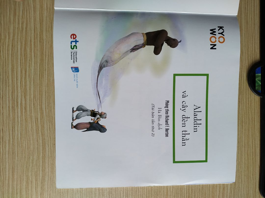 Mua về mà mình còn ham đọc trước cả bọn trẻ. Sách có 52 trang cũng được nha mọi người có cả phần câu đố phía cuối sách nữa. Dịch vụ tiki siêu nhanh, đặt hàng tối hôm trước sáng hôm sau đã có luôn rồi. Anh giao hàng siêu vui tính.